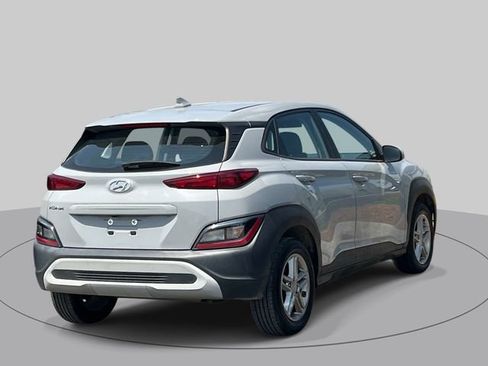 Used 2022 Hyundai Kona SE FWD image 2