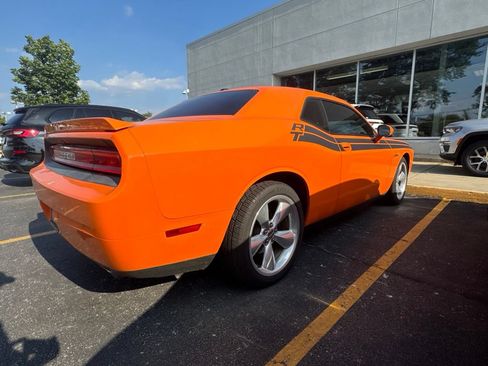 Used 2014 Dodge Challenger R/T RWD image 3