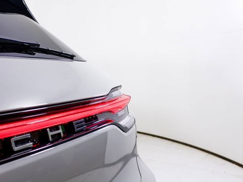 New 2026 Porsche Macan image 14