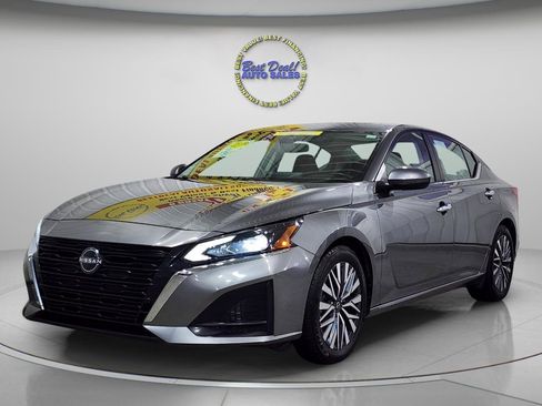 Used 2023 Nissan Altima 2.5 SV w/ SV Premium Package FWD image 1