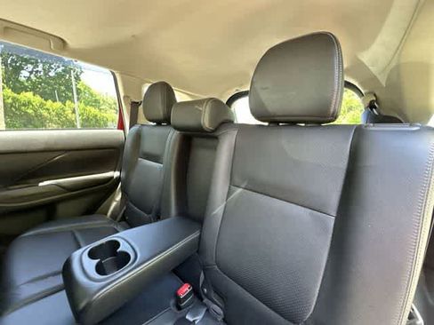 Used 2015 Mitsubishi Outlander SE AWD/4WD image 16