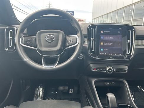 Used 2025 Volvo XC40 B5 Plus AWD/4WD image 18