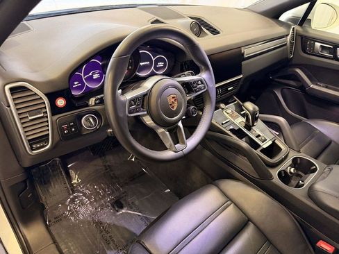 Used 2023 Porsche Cayenne Platinum Edition AWD/4WD image 4
