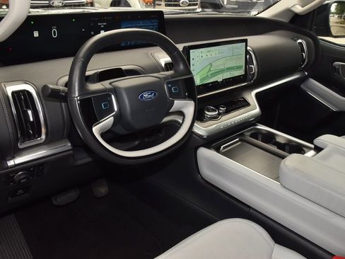 Certified 2025 Ford Expedition Platinum AWD/4WD image 36