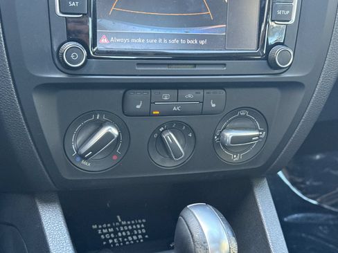 Used 2015 Volkswagen Jetta SE FWD image 19