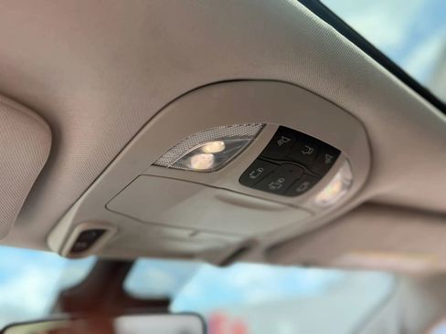 Used 2023 Chrysler Pacifica Limited FWD image 41