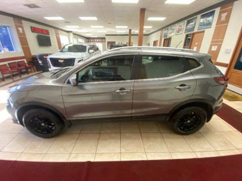 Used 2021 Nissan Rogue Sport SV FWD image 4
