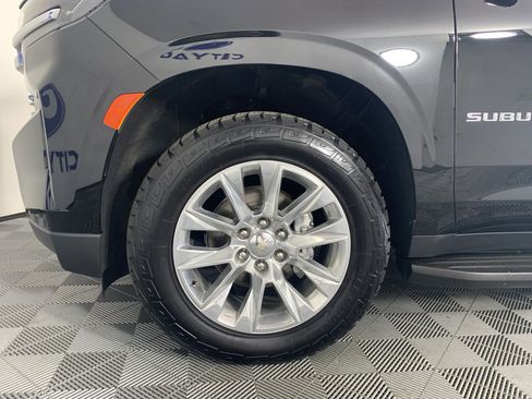 Used 2024 Chevrolet Suburban Premier AWD/4WD image 9
