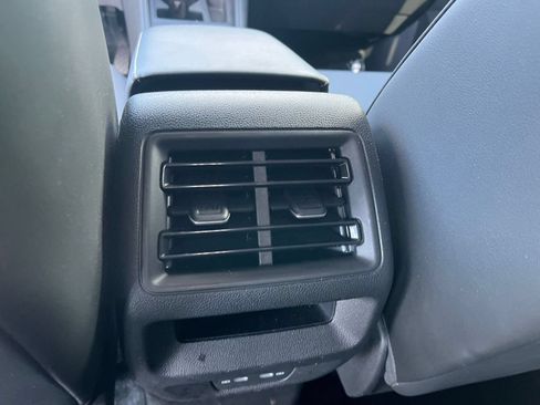 Used 2026 Volkswagen Tiguan SE FWD image 24