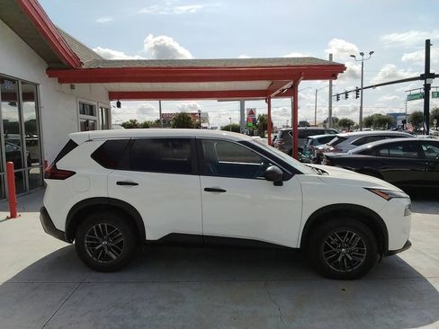 Used 2021 Nissan Rogue S FWD image 3