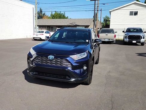 Used 2020 Toyota RAV4 XSE AWD/4WD image 3