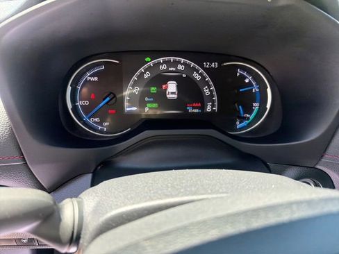 Used 2021 Toyota RAV4 SE w/ Weather & Moonroof Package AWD/4WD image 18