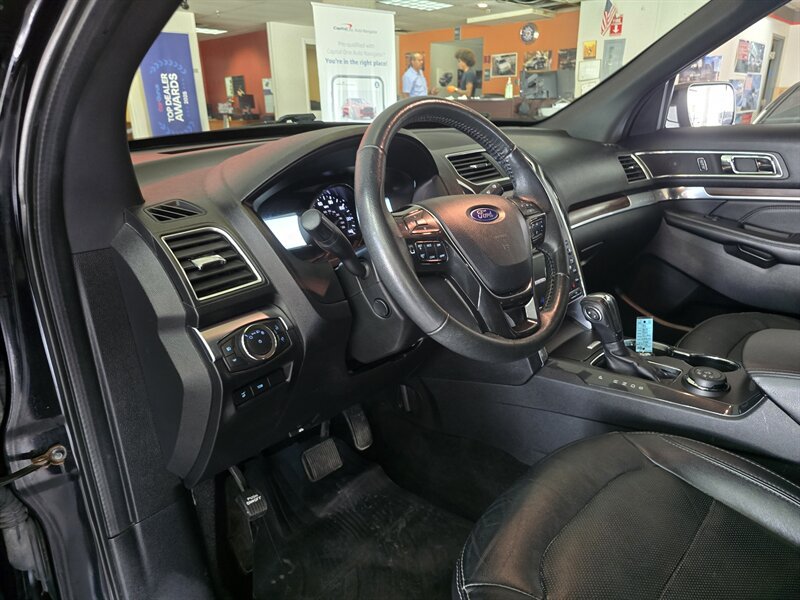 Used 2019 Ford Explorer Limited w/ Class III Trailer Tow Package AWD/4WD image 8