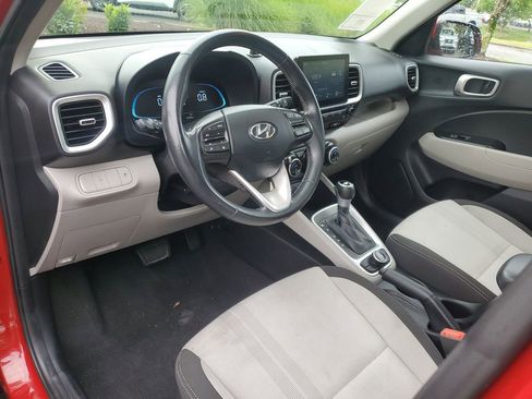 Used 2023 Hyundai Venue SEL FWD image 18
