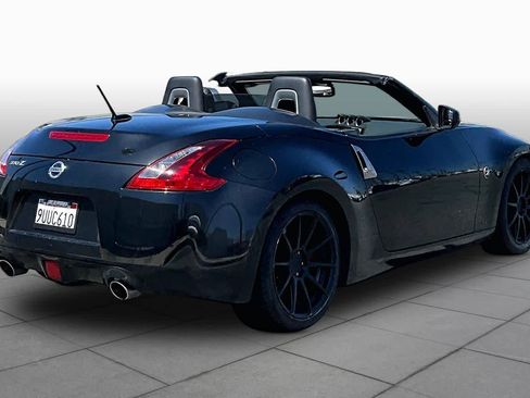 Used 2018 Nissan 370Z Touring Sport RWD image 12