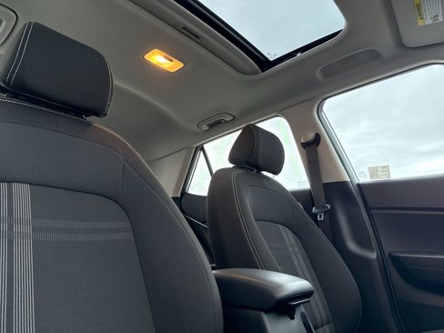 Certified 2024 Hyundai Venue SEL image 17