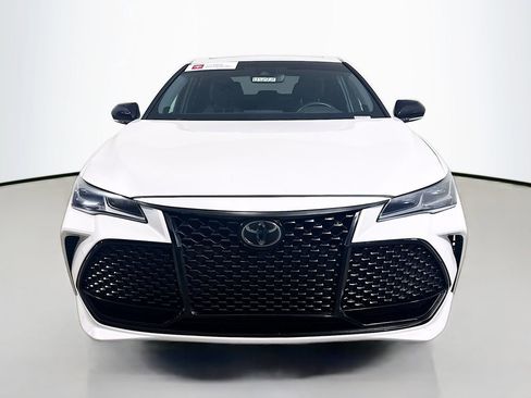 Certified 2019 Toyota Avalon Touring image 2