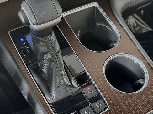 Used 2021 Toyota Sienna XLE w/ XLE Plus Package image 7