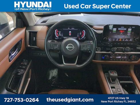 Used 2023 Nissan Pathfinder Platinum FWD image 19