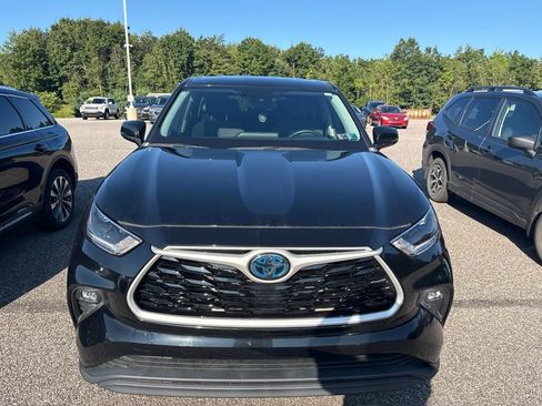 Used 2021 Toyota Highlander LE AWD/4WD image 6