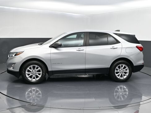 Used 2021 Chevrolet Equinox LS w/ LS Convenience Package FWD image 5