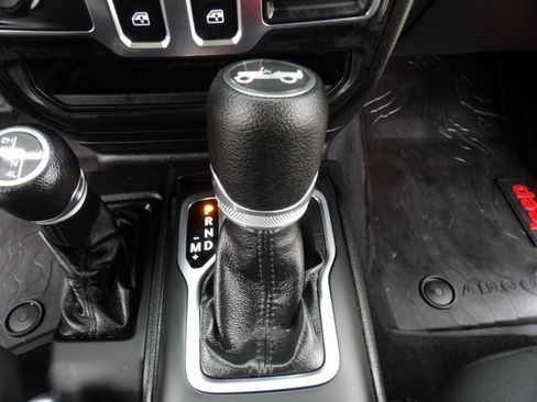 Used 2019 Jeep Wrangler Sport image 22