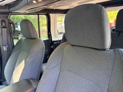 Used 2025 Jeep Wrangler Unlimited Sport AWD/4WD image 5