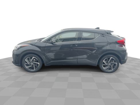 Used 2020 Toyota C-HR Limited image 5