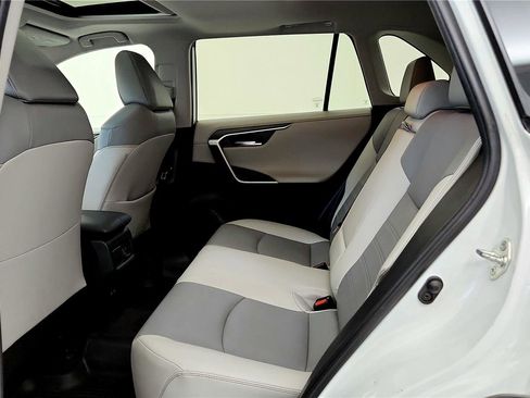 Used 2019 Toyota RAV4 Limited image 21