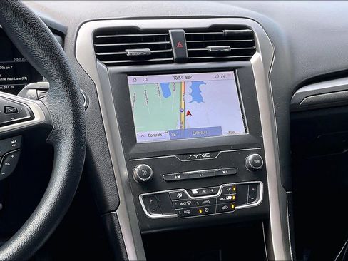 Used 2020 Ford Fusion SE FWD image 7