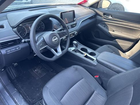 Used 2025 Nissan Altima 2.5 SV image 11