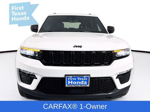 Used 2025 Jeep Grand Cherokee Limited w/ Black Appearance Package image 2