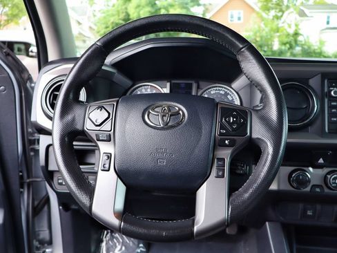 Used 2019 Toyota Tacoma SR5 AWD/4WD image 31