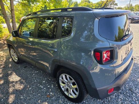 Used 2017 Jeep Renegade Latitude FWD image 7