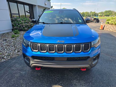 Used 2024 Jeep Compass Trailhawk AWD/4WD image 9