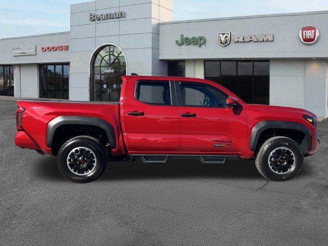 Used 2025 Toyota Tacoma TRD Off-Road AWD/4WD image 8