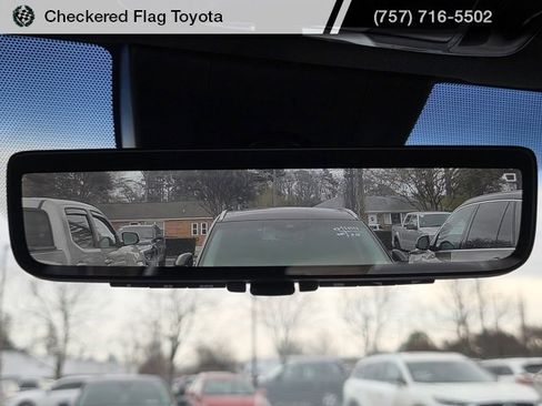 Used 2021 Toyota Venza Limited image 11