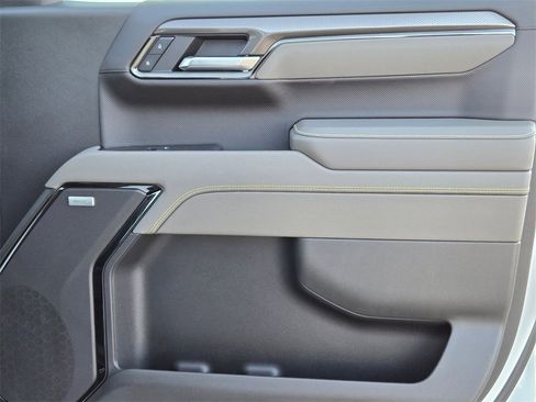 Used 2025 Chevrolet Silverado 1500 ZR2 w/ Technology Package image 29