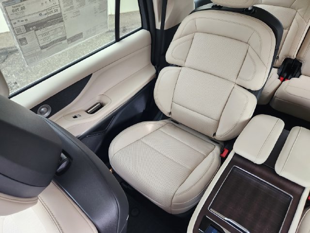 New 2027 Lincoln Navigator Reserve AWD/4WD image 13