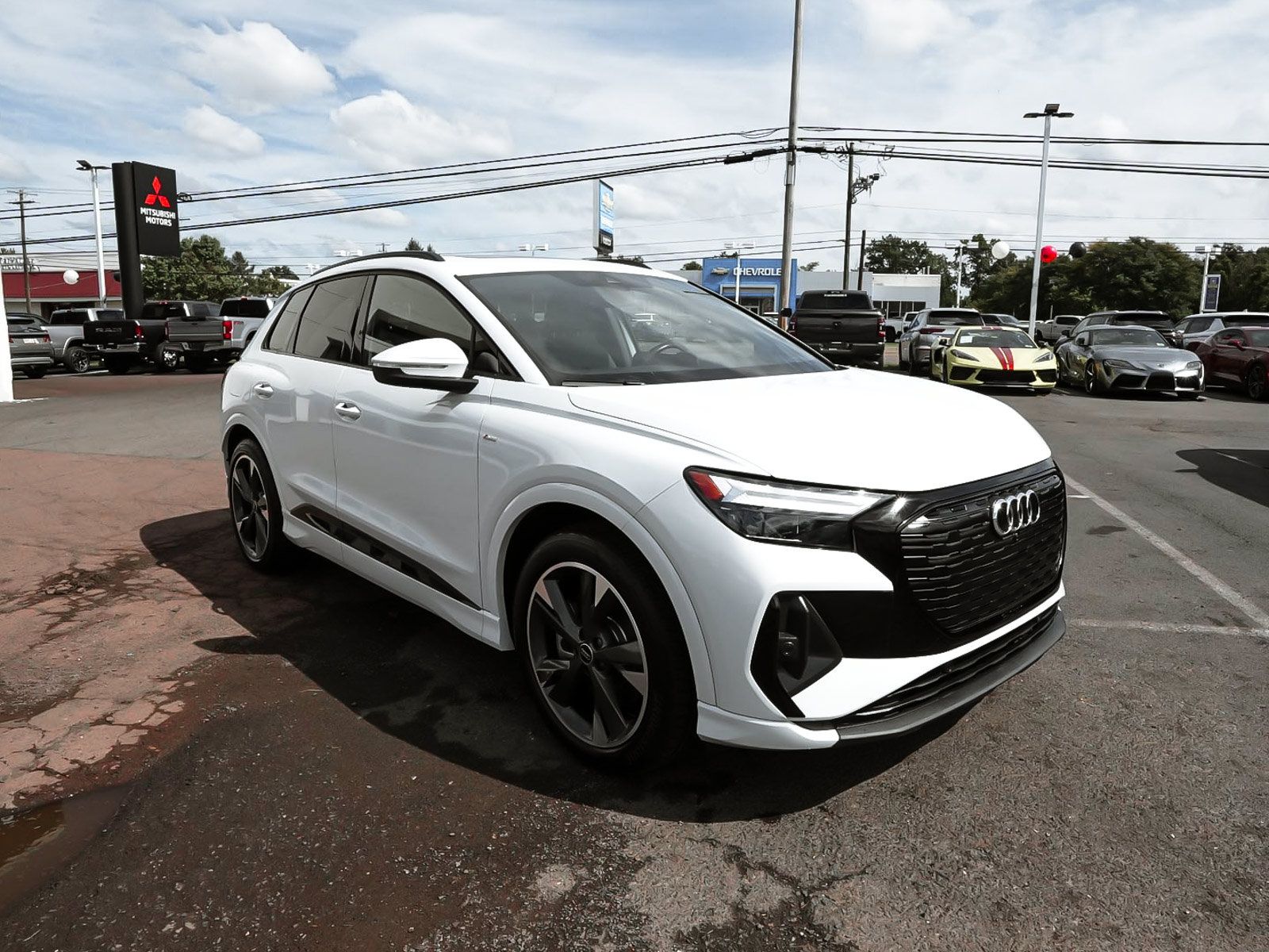 Used 2025 Audi Q4 e-tron Premium w/ Convenience Package AWD/4WD image 3