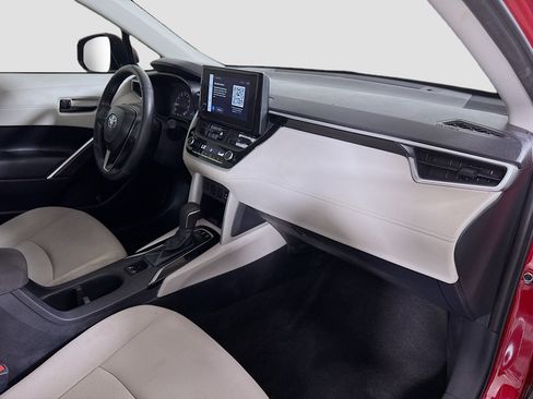 Used 2024 Toyota Corolla Cross LE image 30