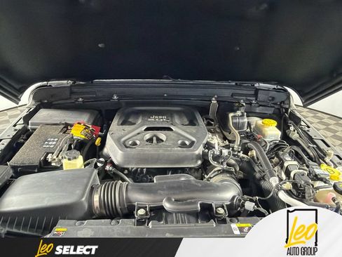 Used 2021 Jeep Wrangler Unlimited Sahara AWD/4WD image 4