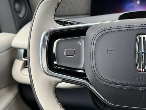 New 2026 Lincoln Navigator Reserve AWD/4WD image 25