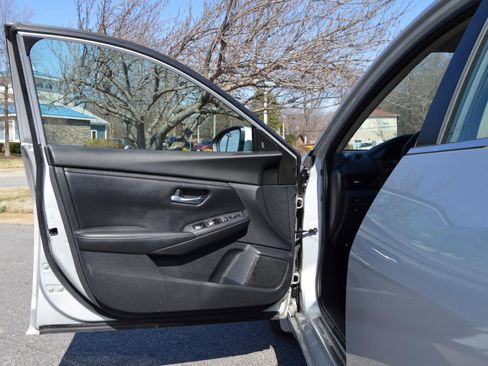 Used 2022 Nissan Sentra SV w/ Trunk Package image 13