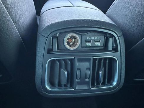 Used 2020 Maserati Levante image 28