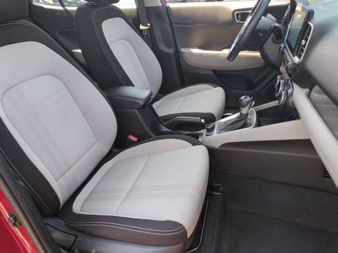 Used 2025 Hyundai Venue SEL FWD image 30