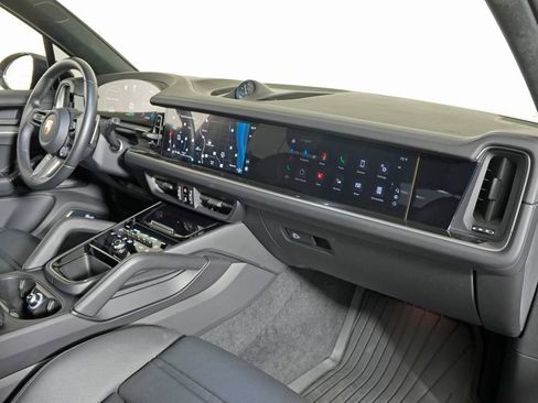 Certified 2024 Porsche Cayenne Turbo AWD/4WD image 27