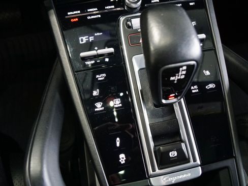 Used 2020 Porsche Cayenne image 31