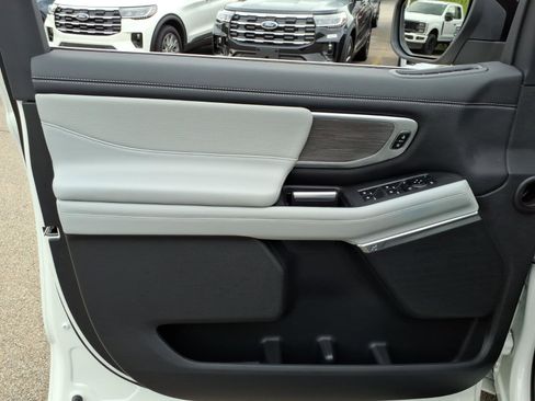 Used 2025 Ford Expedition Platinum w/ Platinum Ultimate Package AWD/4WD image 16