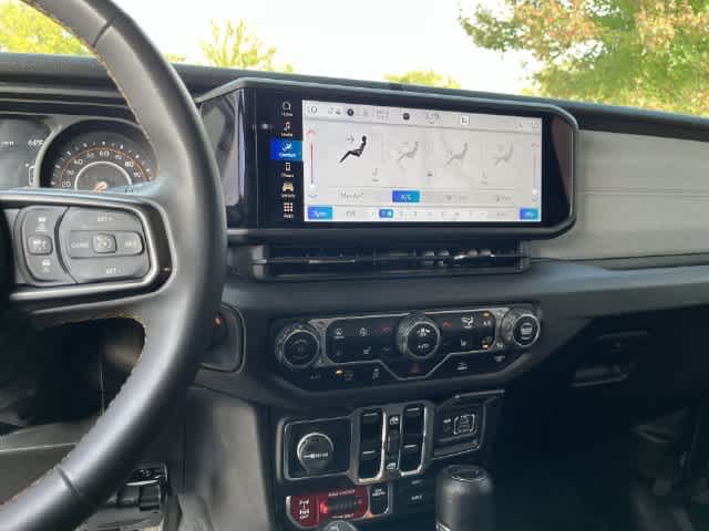 Used 2024 Jeep Gladiator Sport AWD/4WD image 15